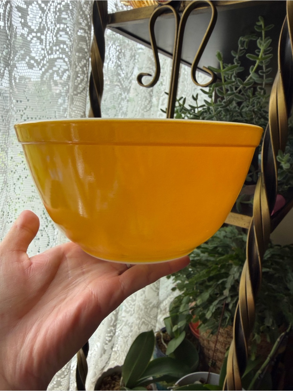 Vintage Pyrex 402 mixing bowl